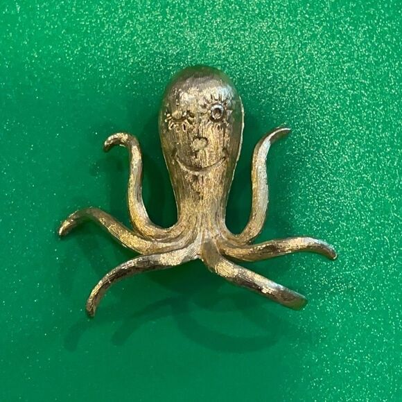 Vintage signed Napier gold-tone Octopus Brooch/Pin - Picture 1 of 6